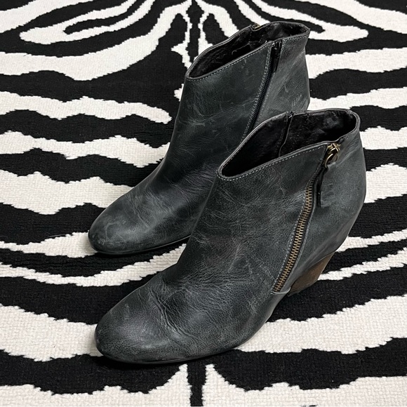 Miz Mooz Barcelona Capulet Leather Zipper Heeled Booties Gray Size 10/41 - Picture 3 of 10